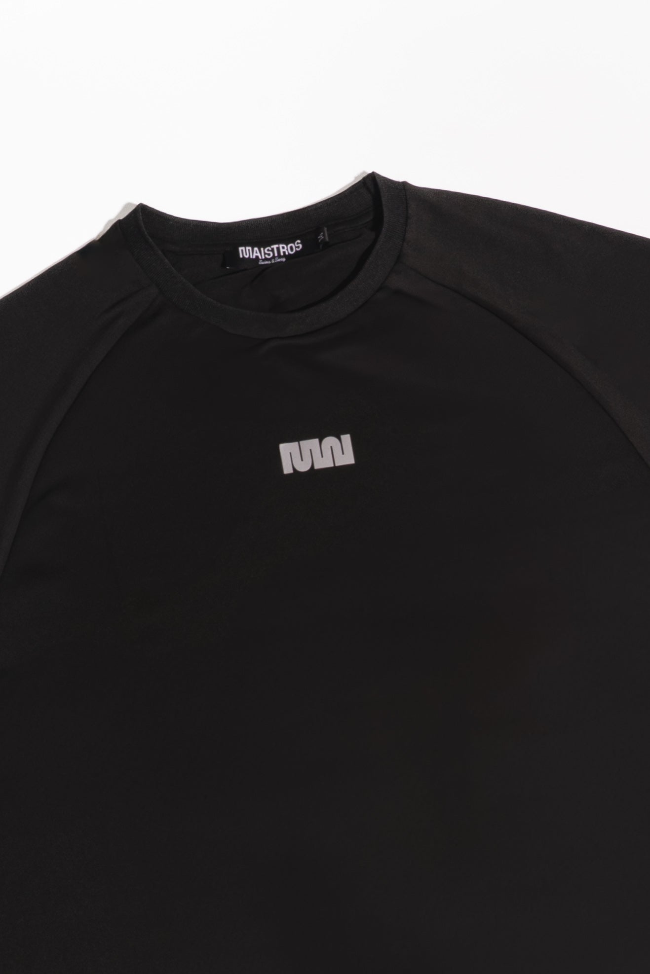MAISTROS Mai Black Camiseta